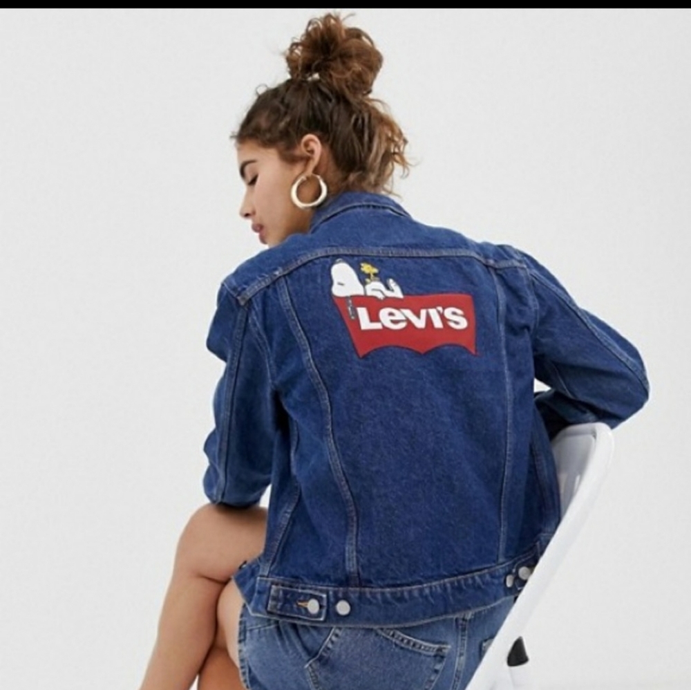 Levi’s Women’s Charlie Brown Peanuts Denim Jacket Snoopy Size X-Large EUC